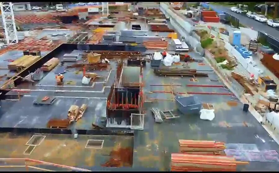 Formwork deck with orange props